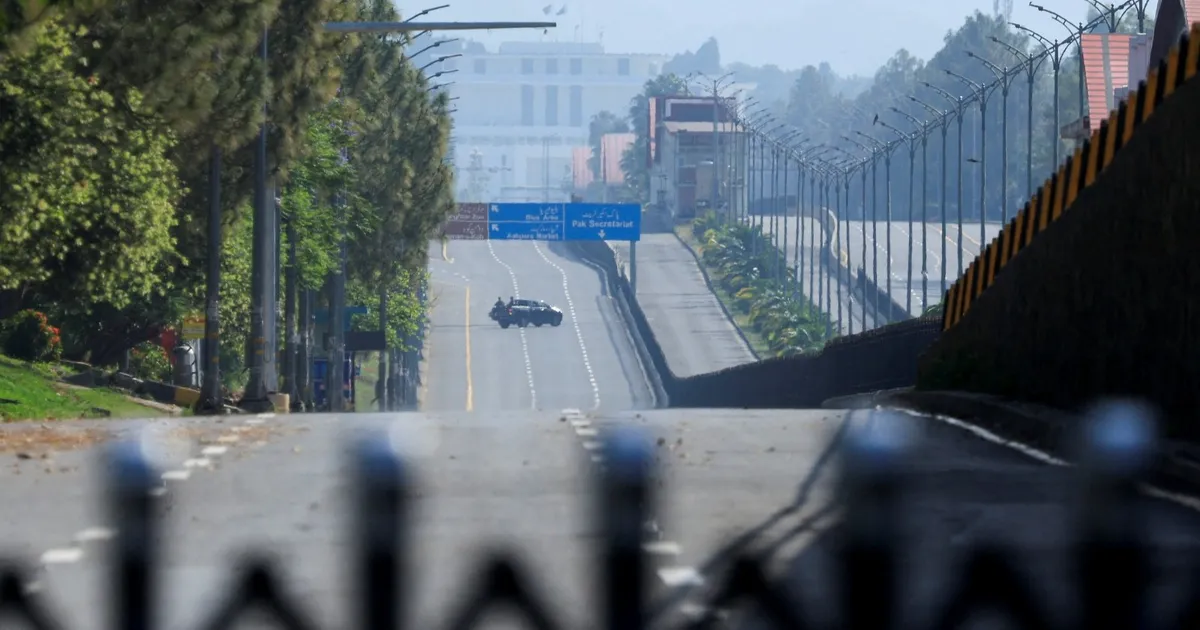 عراقجي يصل إسلام آباد لتسليم رد طهران على المقترح الأمريكي، وسط تأكيدات بعدم عقد لقاء مباشر مع الوفد الأمريكي