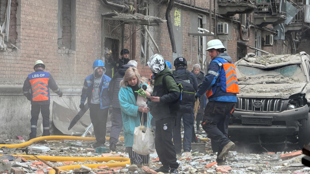 روسيا تشن هجومًا واسعًا بطائرات مسيرة وصواريخ على أوكرانيا وسقوط قتلى وجرحى