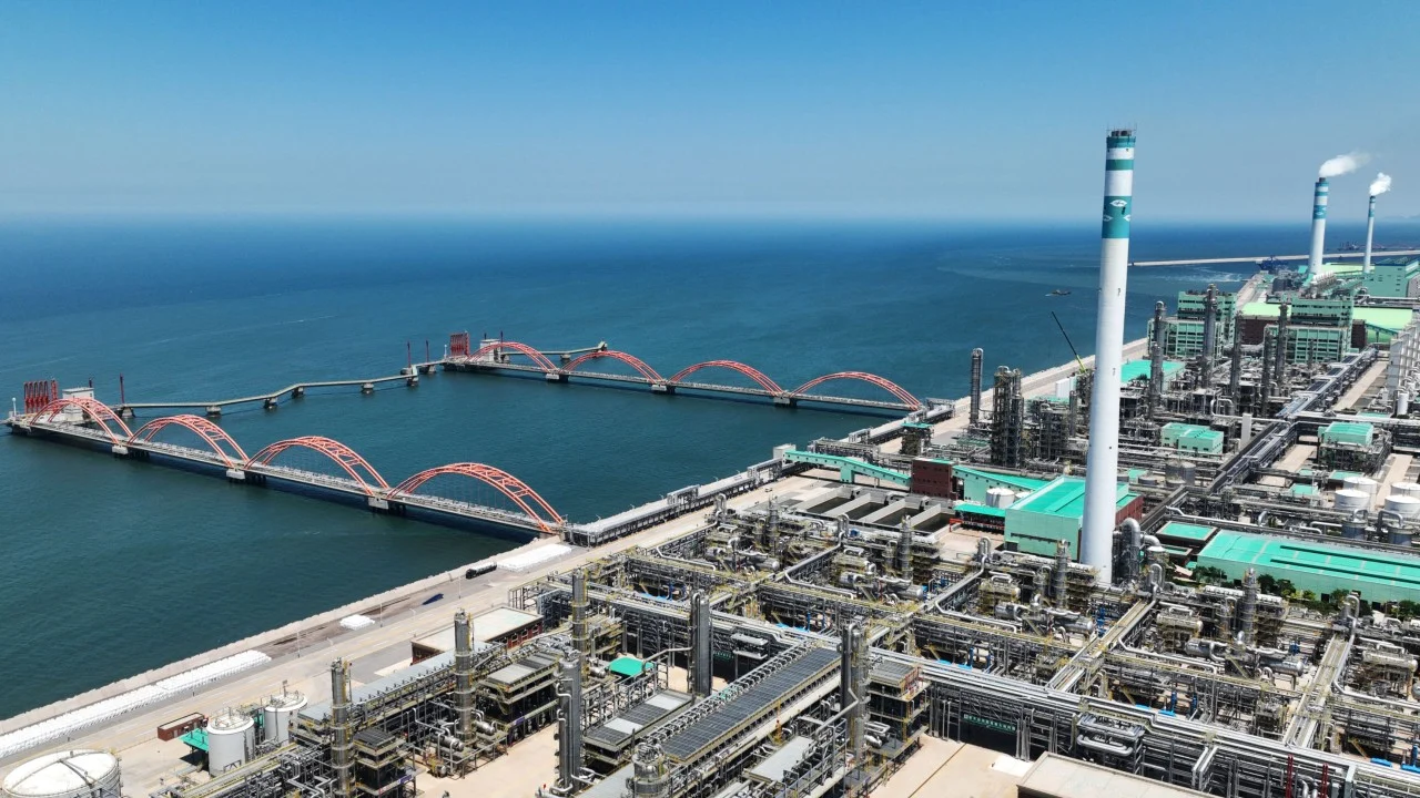 مصفاة نفطية في داليان بالصين