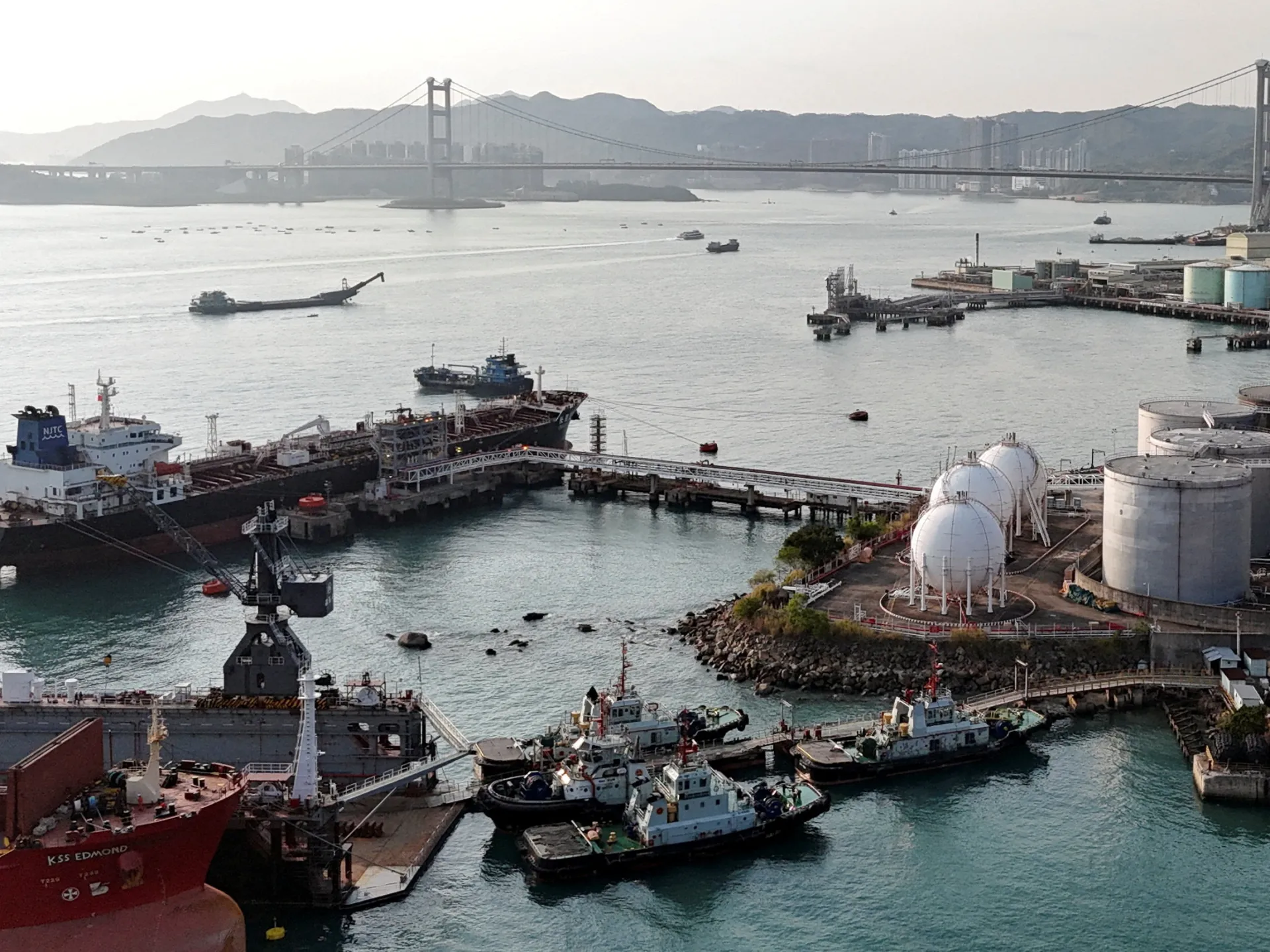 الولايات المتحدة تفرض عقوبات على مصفاة صينية لشراء نفط إيراني