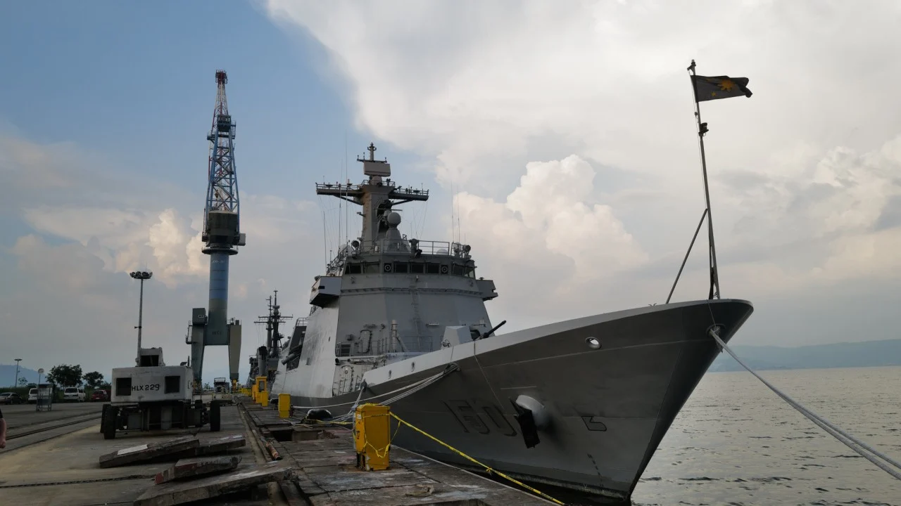 الولايات المتحدة تُرسل وقود طائرات عسكري إلى قواعدها في اليابان والفلبين عبر طرق غير معتادة بسبب إغلاق مضيق هرمز