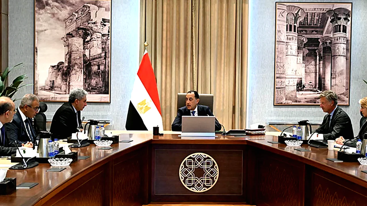 ألف غرفة فندقية اجتماع رئيس الوزراء مع رئيس أكور الفرنسية