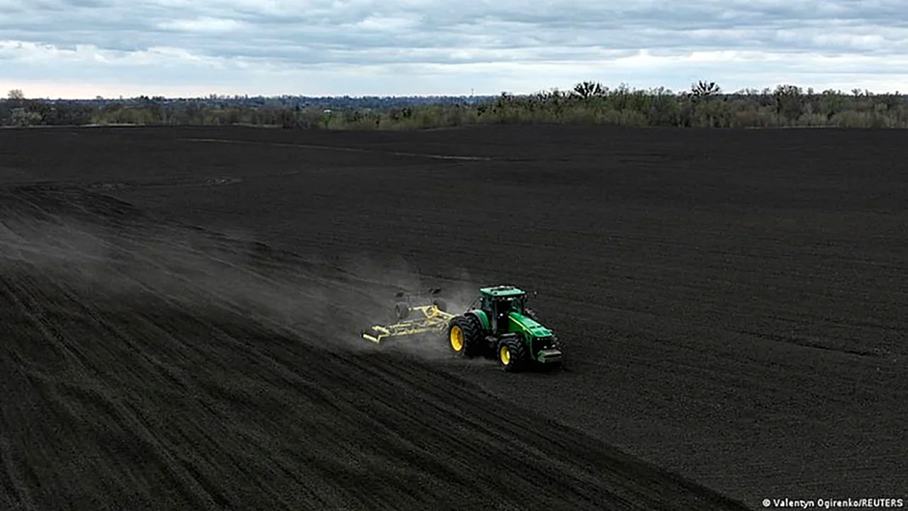 أوكرانيا دين إسرائيل حبوب مسروقة - سفينة في ميناء تحمل