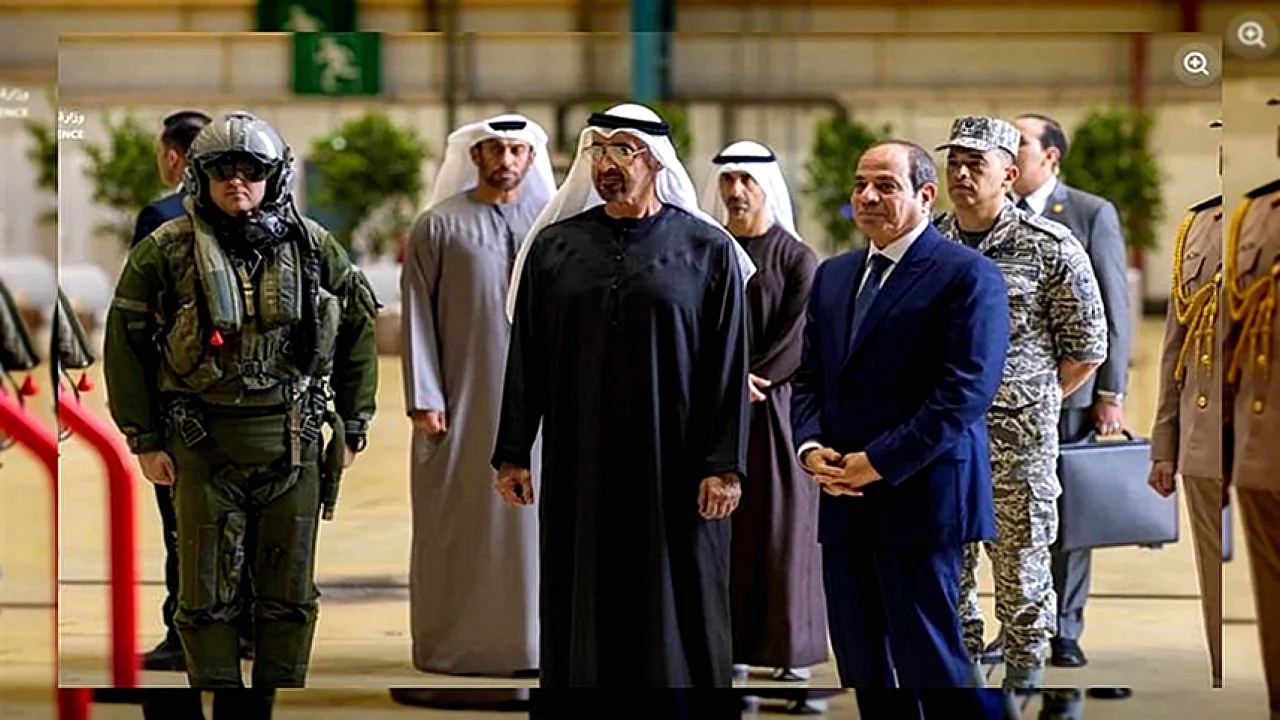 االرئيس السيسي يتفقد الرئيس السيسي والشيخ محمد بن زايد