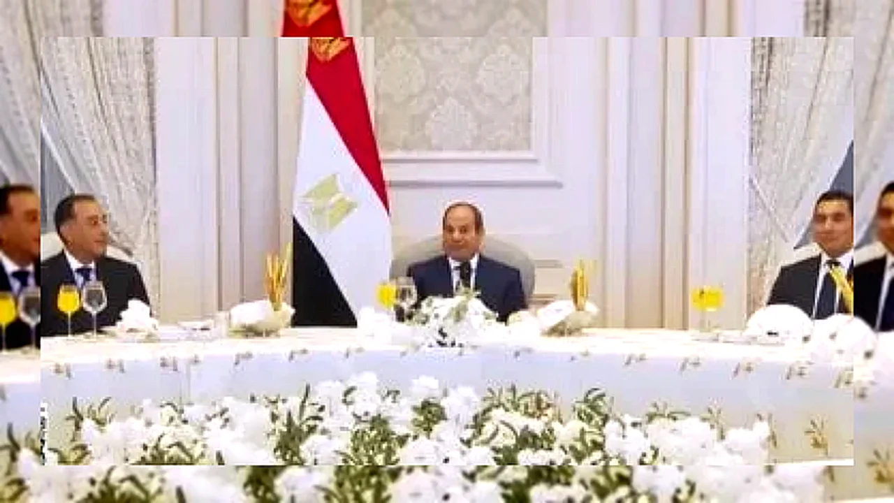 االرئيس السيسي يرحب الرئيس السيسى يرحب بأعضاء المنتخب المصري