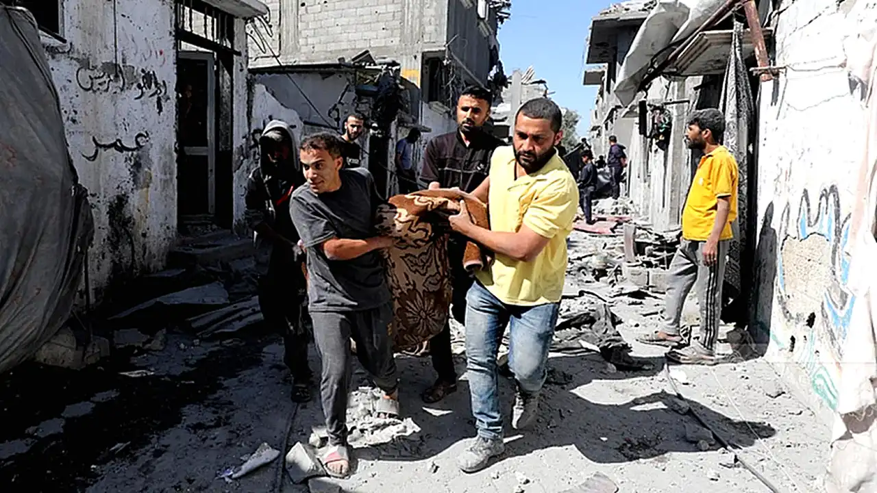 استشهاد وإصابة فلسطينيين موقع قصف إسرائيلي على مركبة في