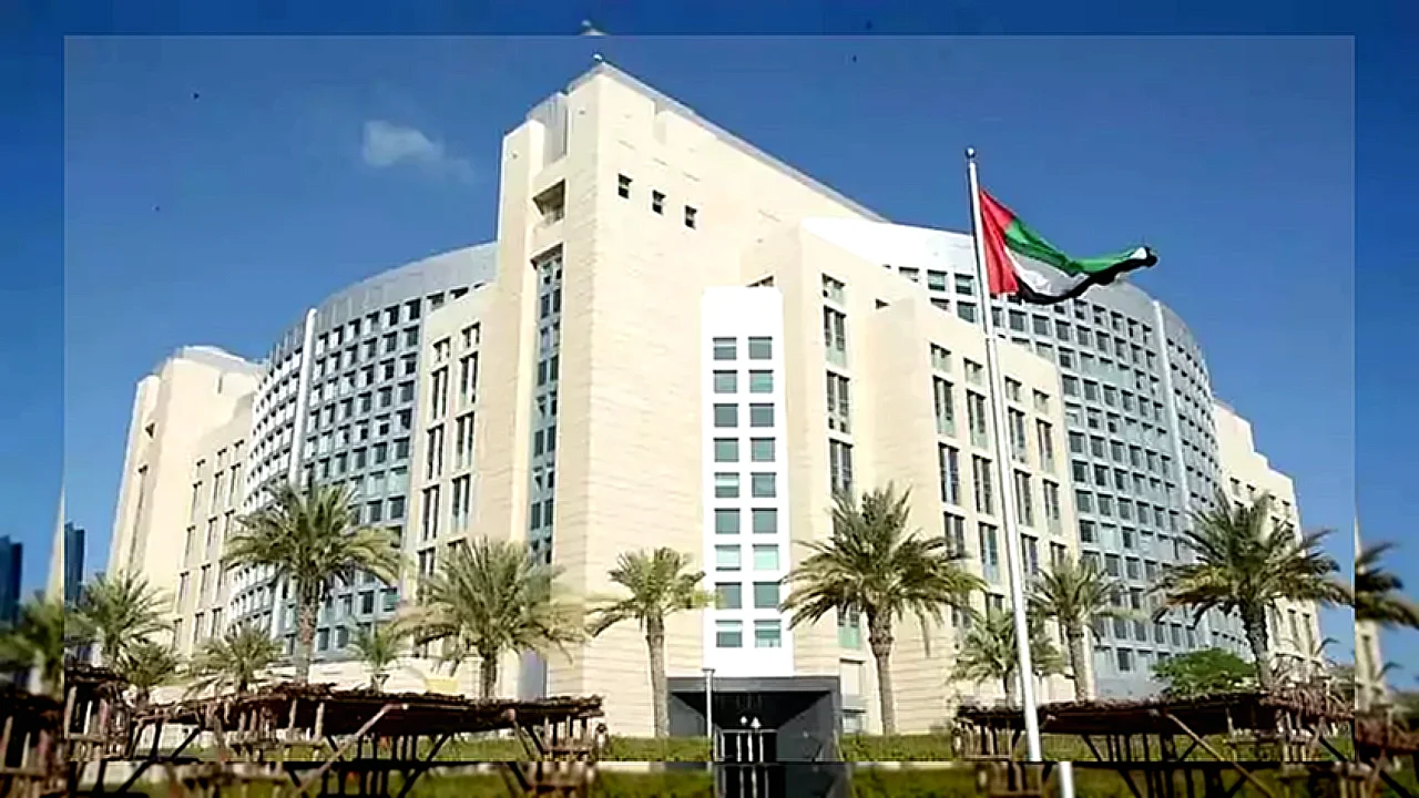 الإمارات تدعو إيران بيان رسمي يوضح كيف وأمريكا لضبط النفس