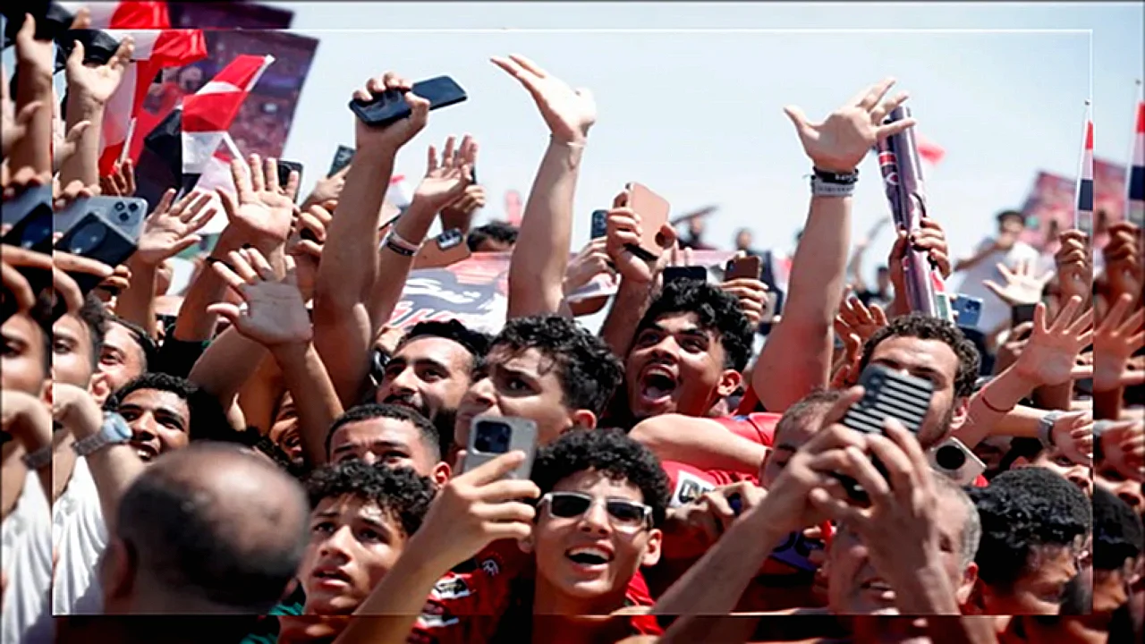 الاستقبال الحافل بمنتخب صورة تظهر الاستقبال الحافل لمنتخب