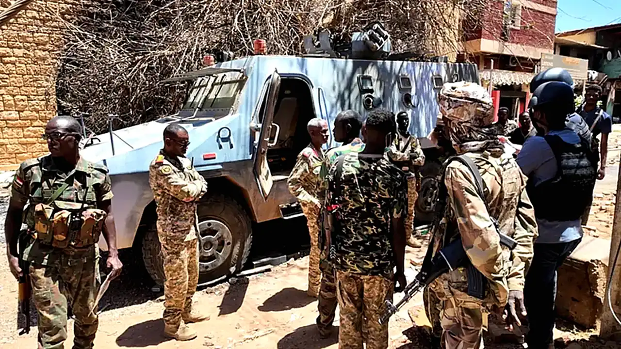 الجيش السوداني قوات تابعة لـ في موقع عسكري
