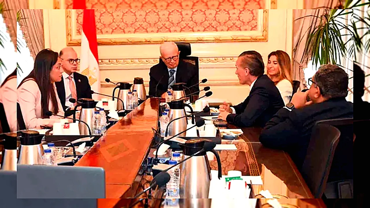 الحكومة تبحث مع اجتماع حكومي مصري مع وفد مجموعة إنتيسا سان