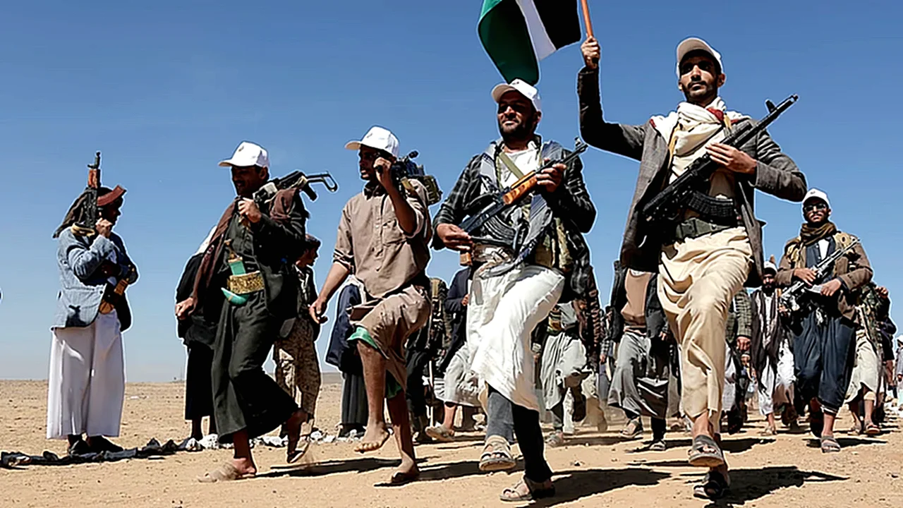 الحوثيون يعلنون حظرًا الحوثيون يعلنون - مقاتلو الحوثي في