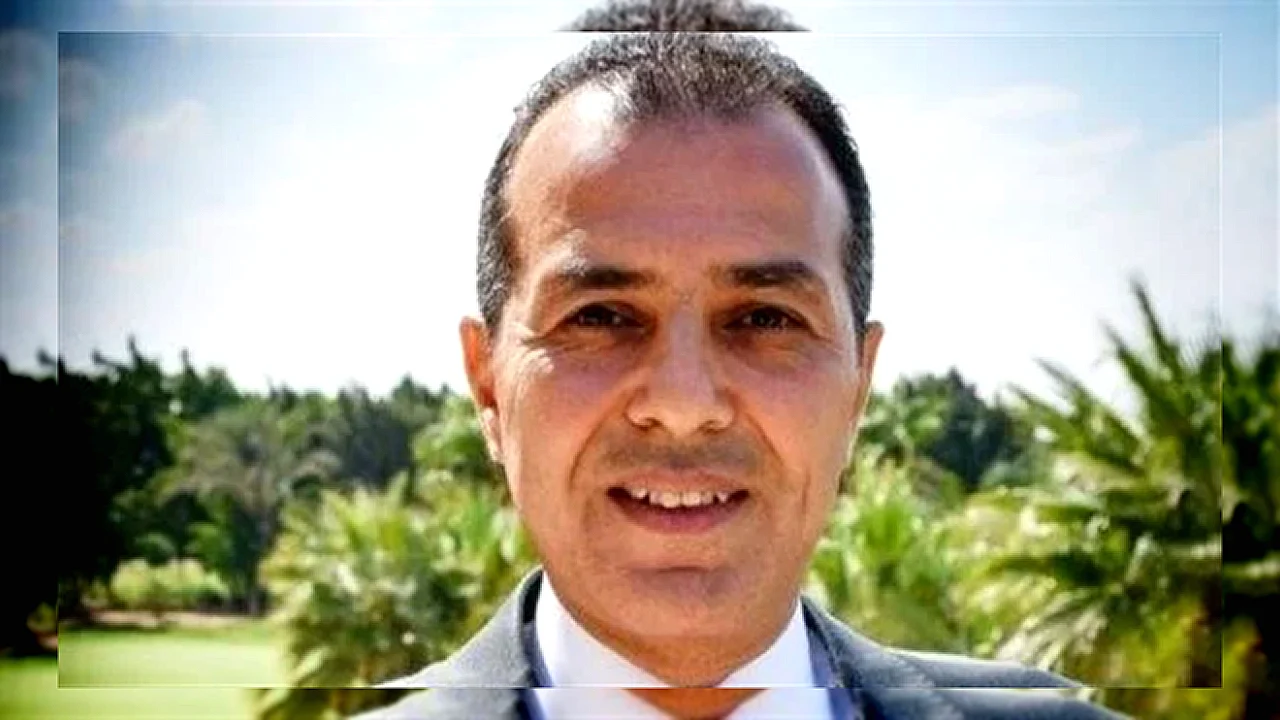 السائح الجديد يعيد صورة لمحطة الطاقة النظيفة بالمتحف