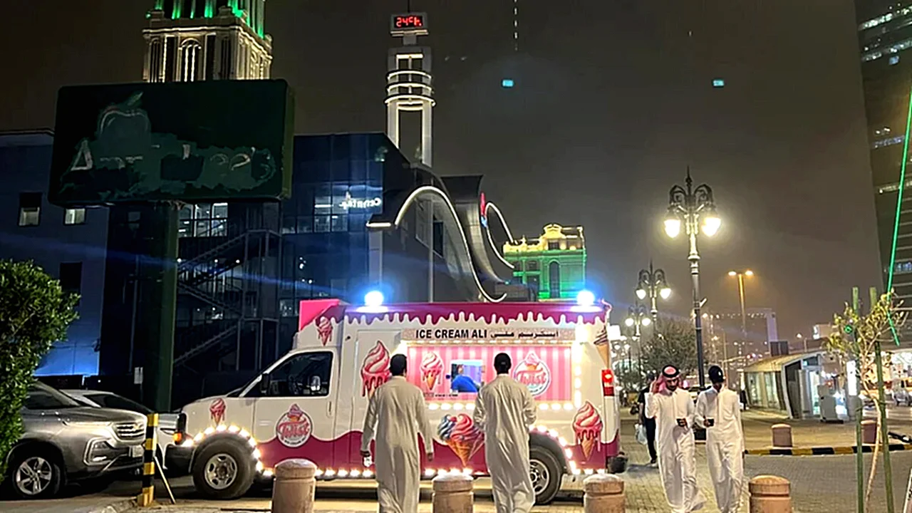 السعودية تجمد عمل مشهد من شارع التحلية في الرياض