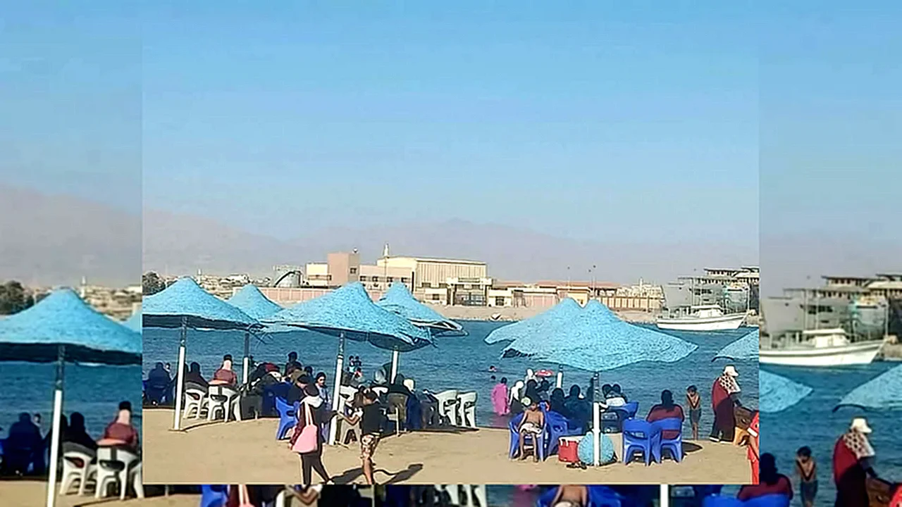 الشواطئ العامة المجانية إقبال الزوار على في جنوب سيناء