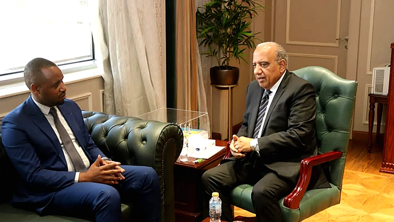 الكهرباء يبحث مع لقاء وزير الكهرباء المصري مع وزير البنية