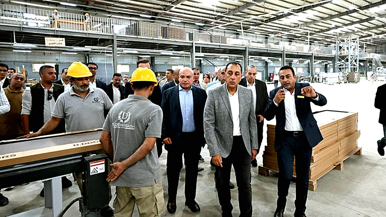 المرحلة الأولى من مصنع ديزايني دورز للأبواب الخشبية بمنطقة