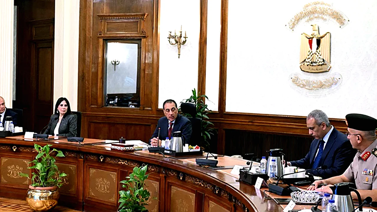 رئيس الوزراء يتابع استعدادات المرحلة الثانية من المبادرة الرئاسية “حياة كريمة