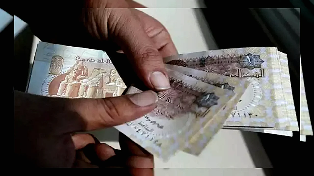 انخفاض المعروض النقدي في مصر. . هل هو انكماش حقيقي أم تأثير لسعر الصرف