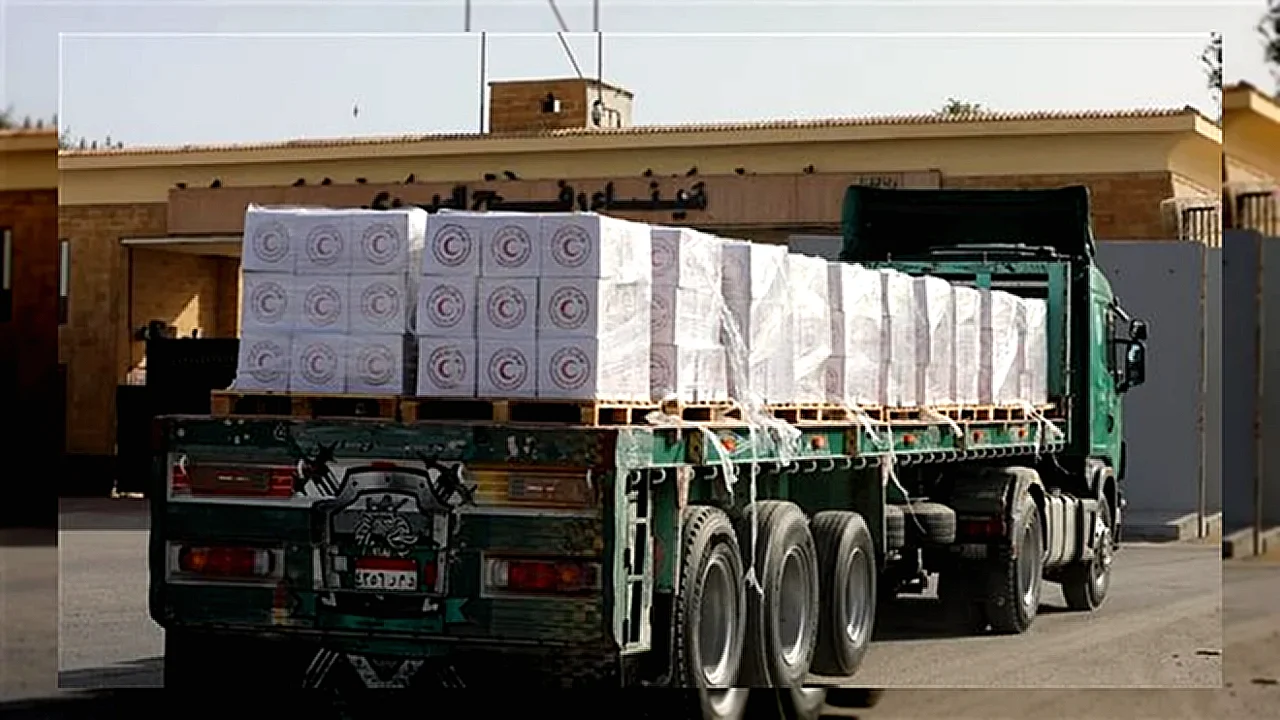 الهلال الأحمر طلق قافلة زاد العزة تتحرك نحو قطاع غزة تحمل