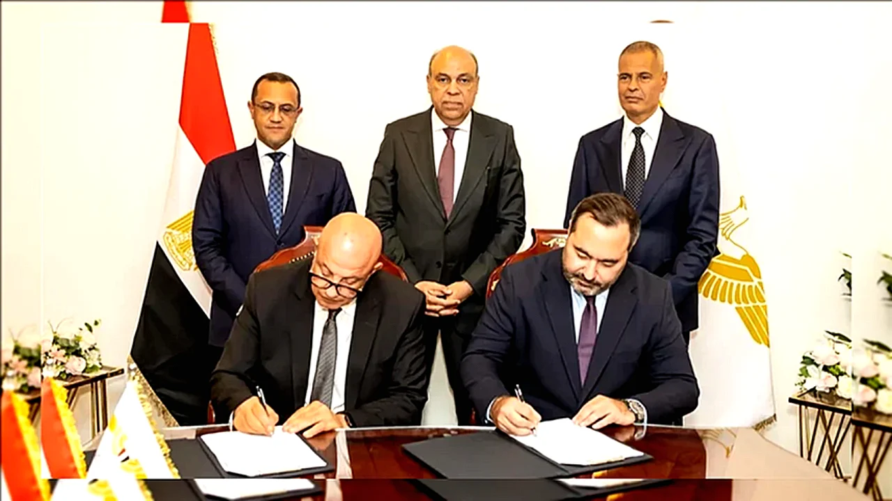 بروتوكول تعاون بين مراسم توقيع المصرية للمطارات وأكاديمية