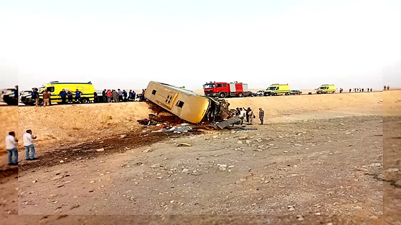 بيان رسمي صورة موقع حادث أتوبيس جنوب سيناء على طريق دهب
