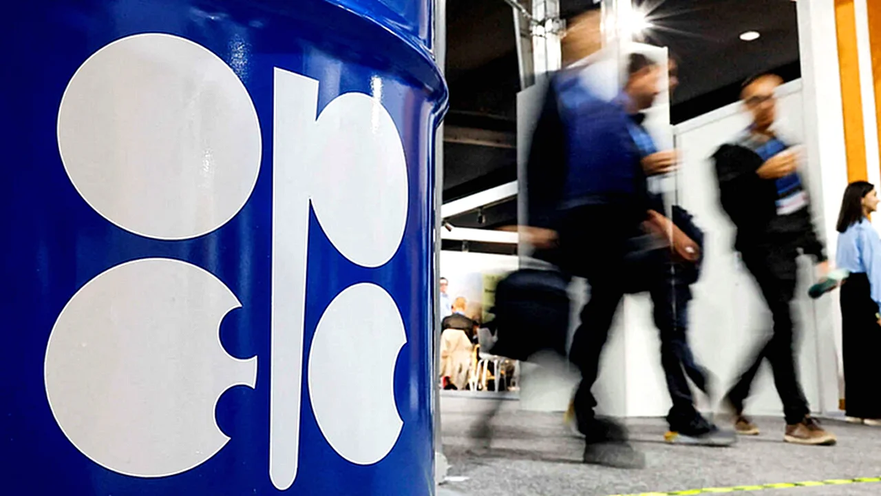 تؤكد بقاءها في روسيا تؤكد بقاءها - صورة تعبيرية لبرميل نفط