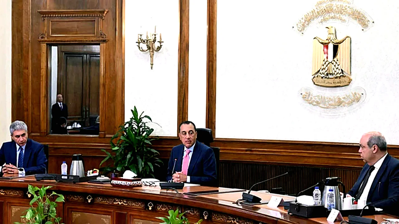 رئيس الوزراء: تحفيز شركات الطيران والسياحة وزيادة الطاقة الفندقية لاستيعاب النمو المستهدف في أعداد السياح