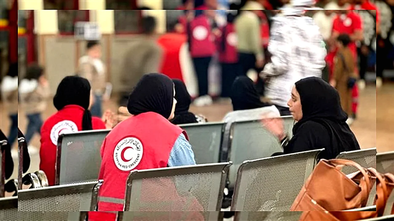 تدفع بـ105 آلاف سلة قافلة زاد العزة 182 تغادر مصر إلى قطاع