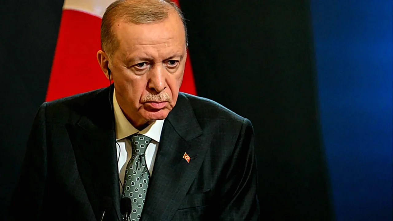 تركيا تستفيد الغموض صورة تعبيرية لعلم تركيا مع خلفية