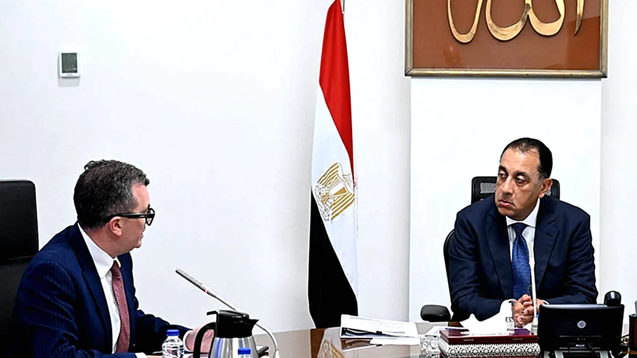 تعزيز تنافسية الاقتصاد رئيس الوزراء يعلن المصري في اجتماع