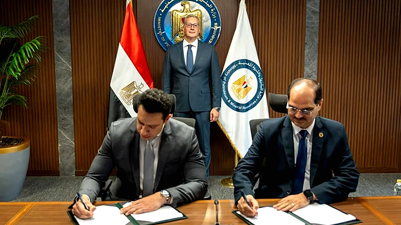 توقيع اتفاقية جديدة وزير البترول يشهد مع شركة طاقة أجنبية