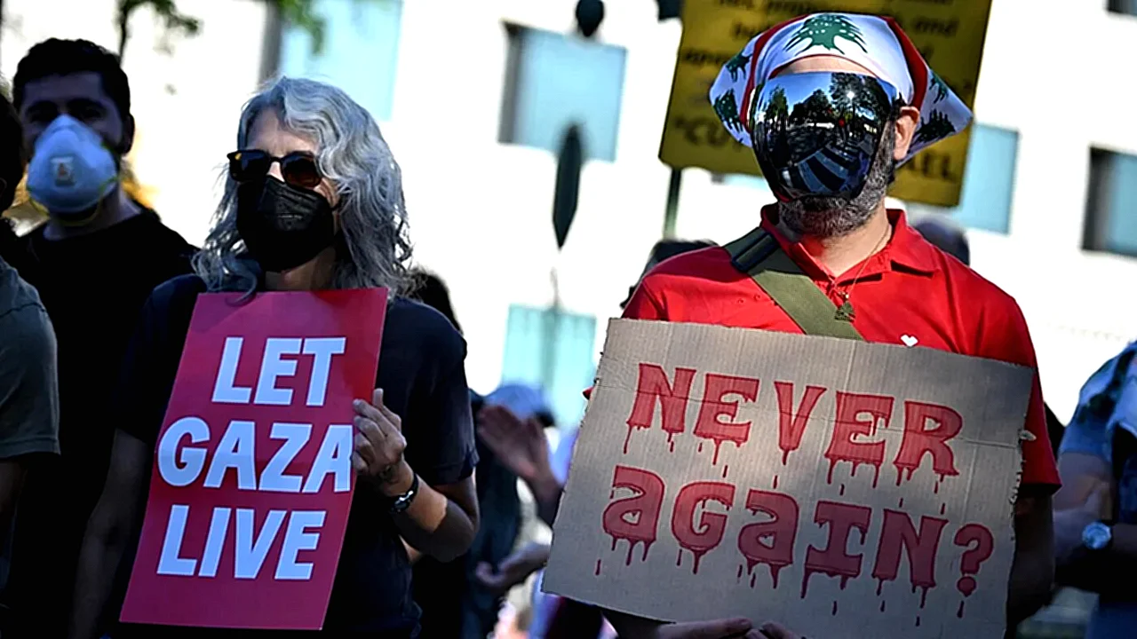 جماعة فلسطين أكشن محتجون يشاركون في وقفة أمام السفارة