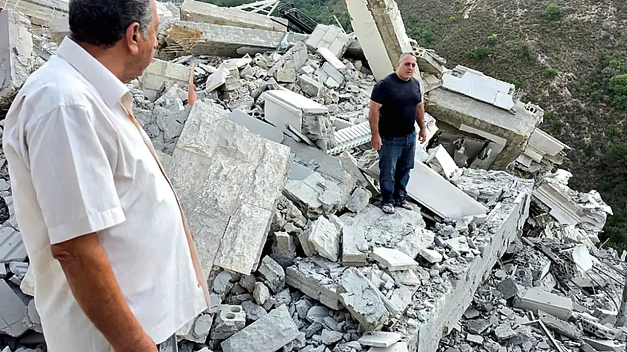 جنوب لبنان سيارة إسعاف في بعد ضربة إسرائيلية
