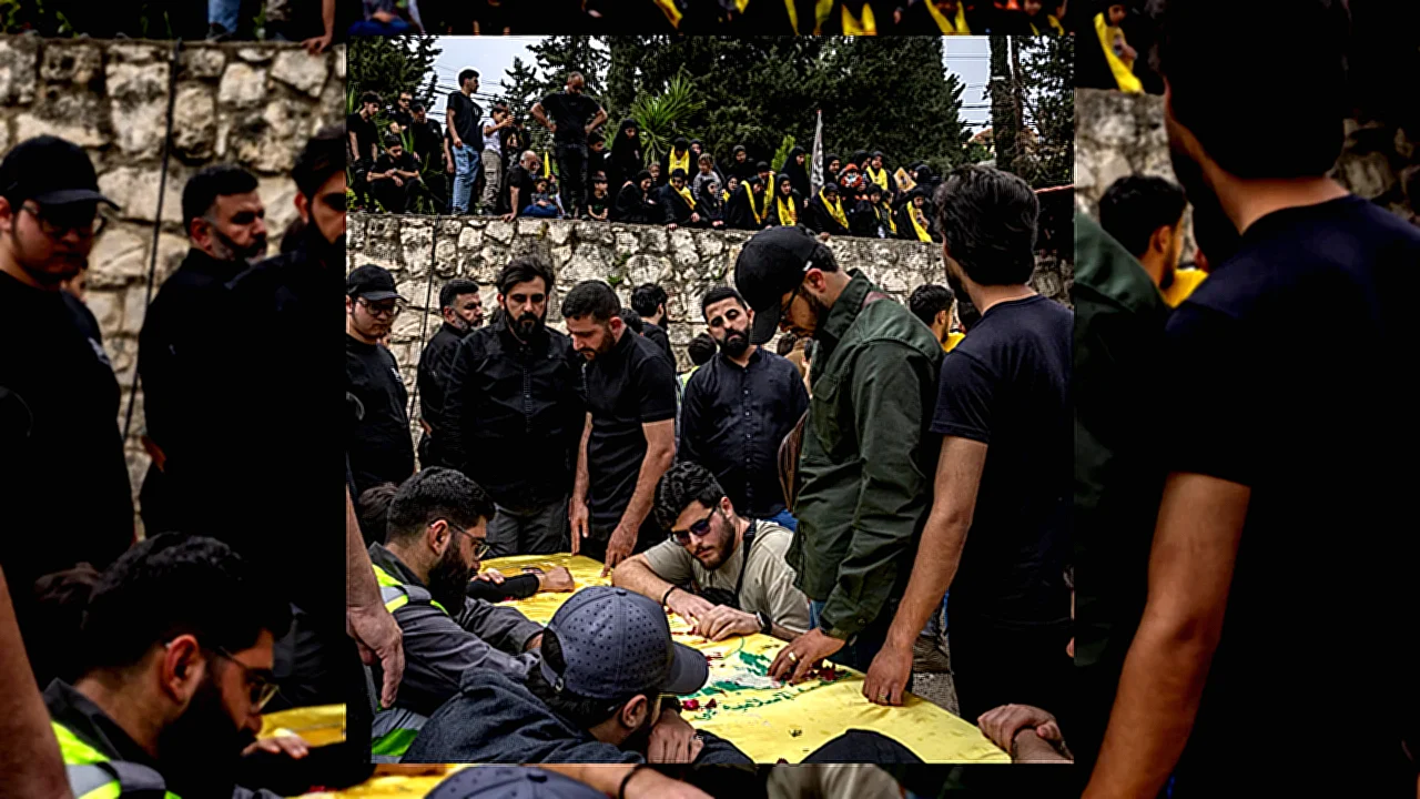 مقاتلو حزب الله خلال عرض عسكري، في سياق تأكيد الحزب على