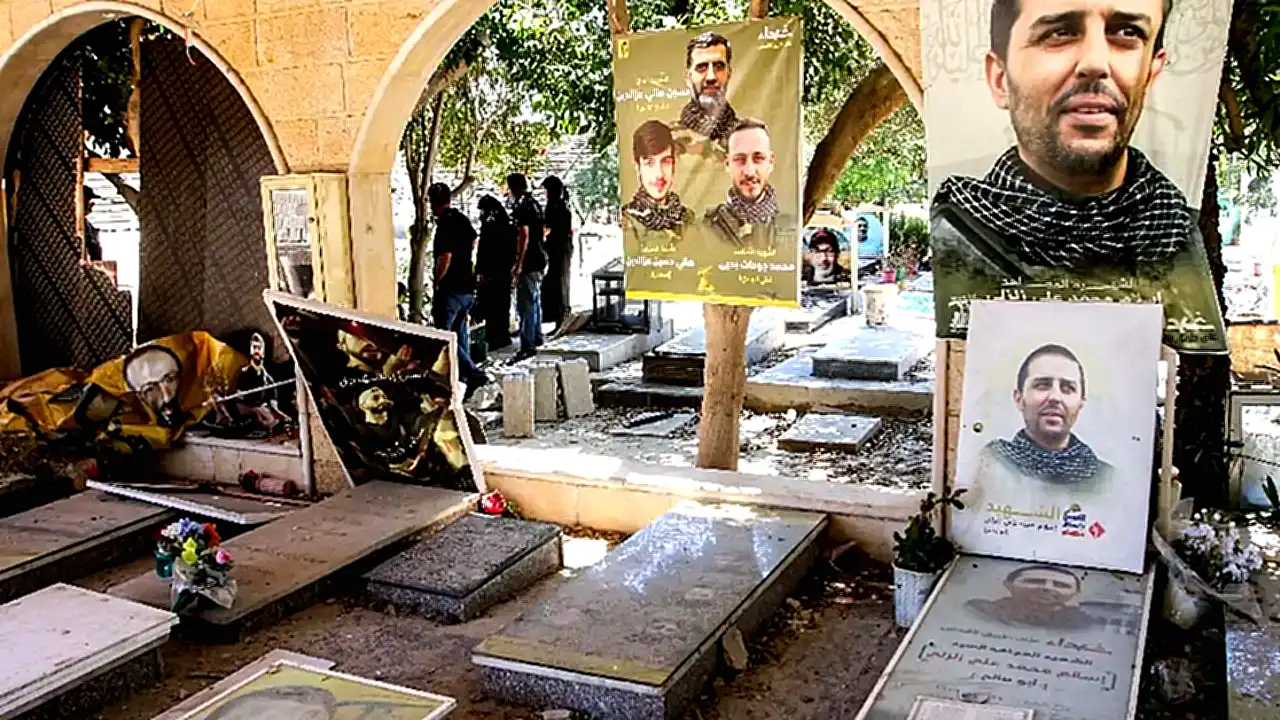 حزب الله مقبرة في جنوب لبنان مع تحضير قبور جديدة لقتلى القصف