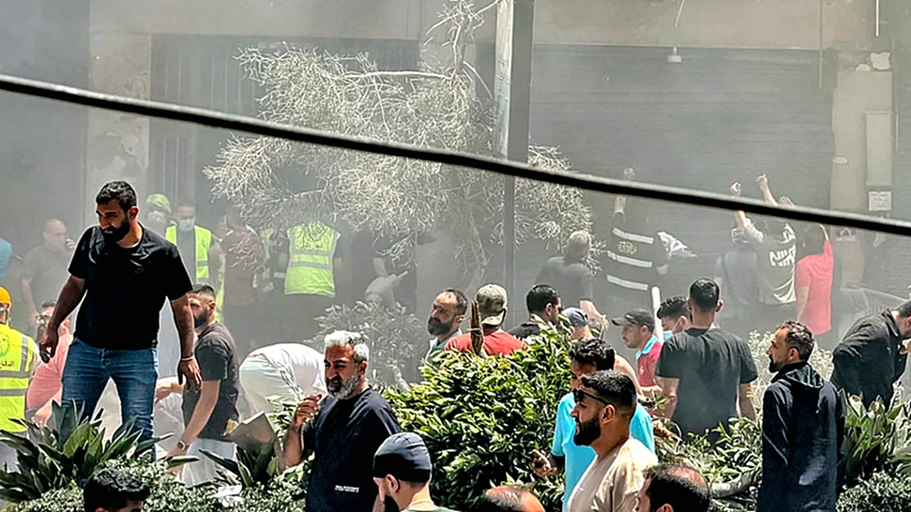 حزب الله بحث الناجين في موقع غارة إسرائيلية بضاحية بيروت