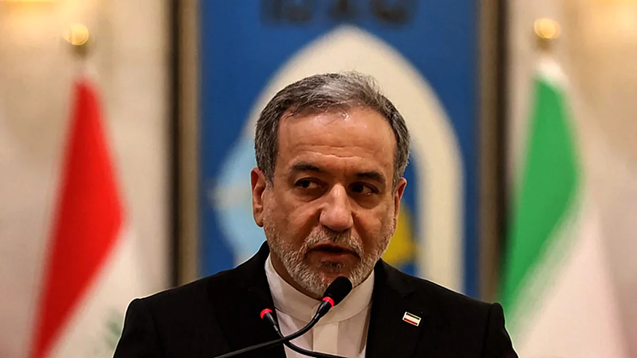 حزب الله وزير الخارجية الإيراني عباس عراقجي يتحدث في مؤتمر