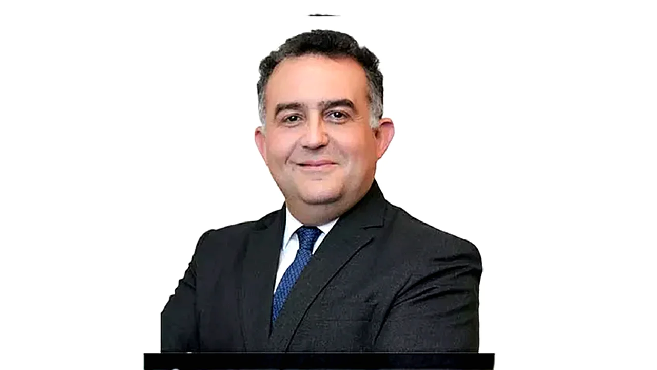لقاء رئيس البورصة المصرية وسفير سنغافورة لبحث تعزيز التعاون