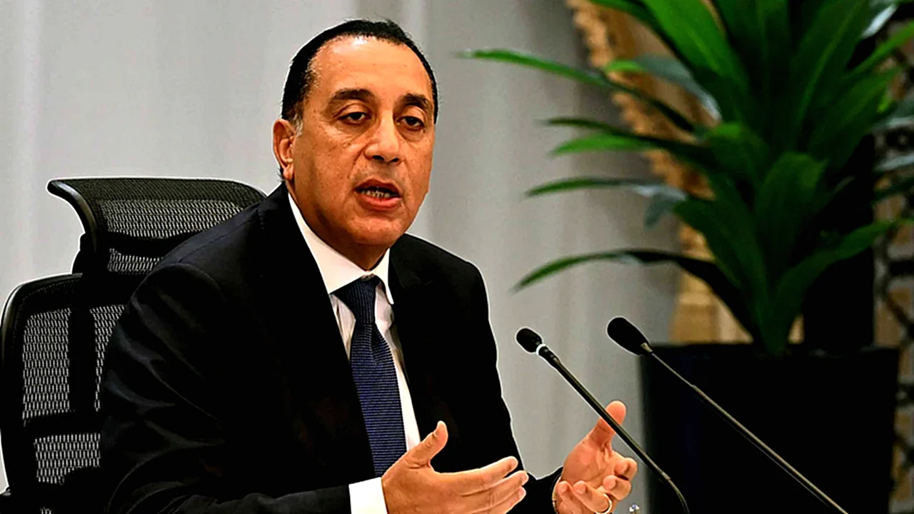 رئيس الوزراء يوجه رئيس الوزراء يتابع ملف تطوير المطارات