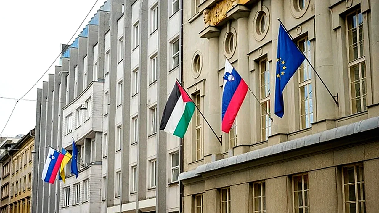 رئيس وزراء سلوفينيا العلم الفلسطيني بجانب الأعلام