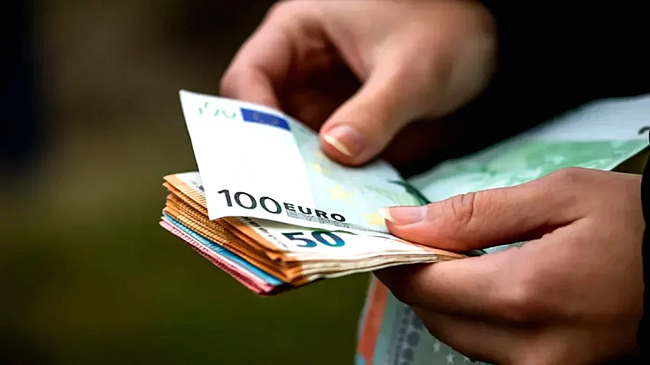 رفع الفائدة قد خبير اقتصادي يحذر من رفع الفائدة في أوروبا