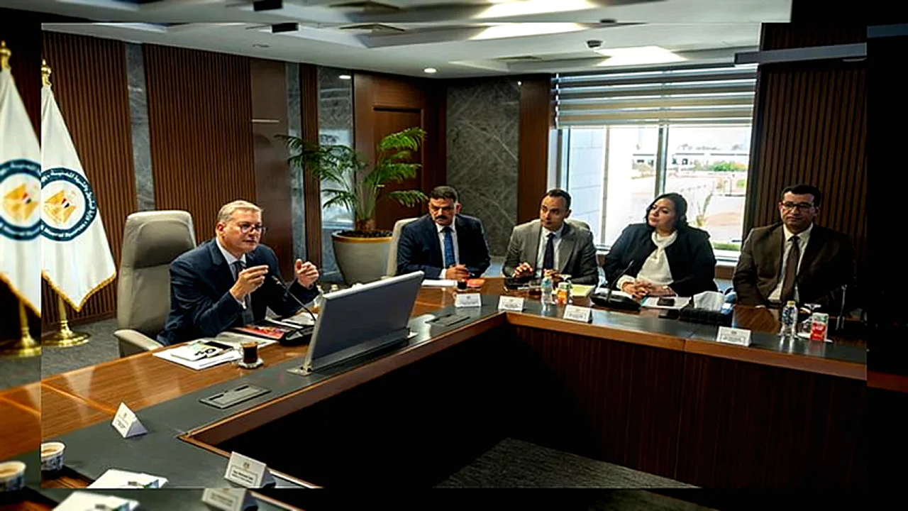 رفع تنافسية التعدين وزير البترول خلال اجتماع اللجنة