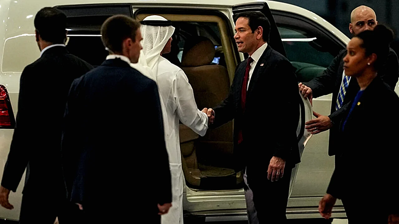 روبيو يبدأ جولة ماركو روبيو مع سفير الإمارات لدى واشنطن في