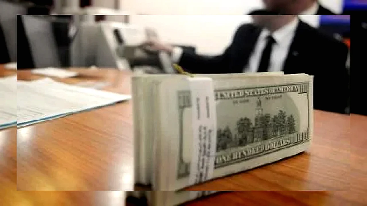 سعر الدولار لحظة بلحظة.. 50.48 جنيه شراء الأخضر في بنك