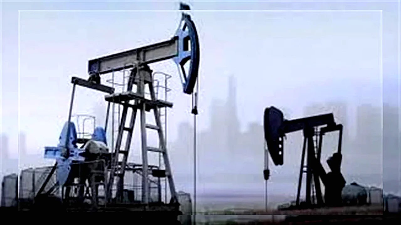 سعر تاريخي للبنزين أسعار النفط تقفز بعد رفض ترامب مقترحًا