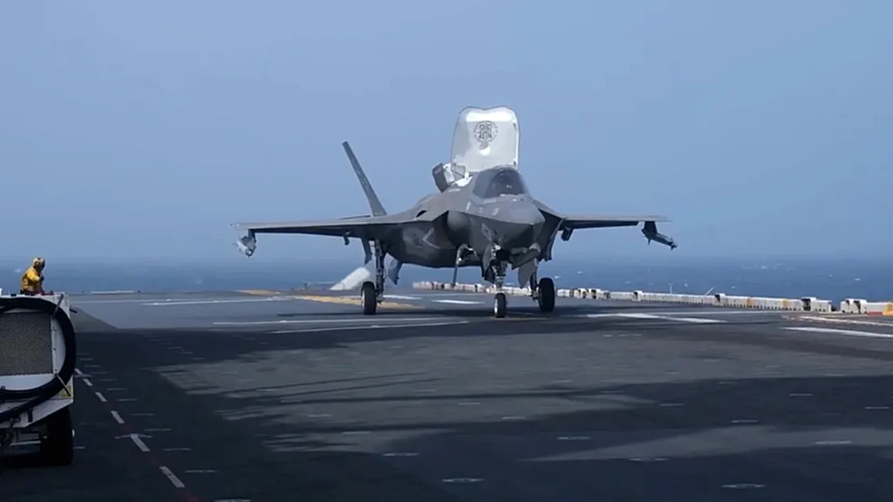طهران تواصل استهداف ضربات شديدة إيران - مقاتلة F-35B على