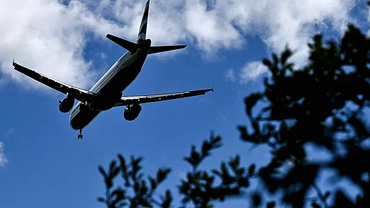 فريق صيني ي علماء صينيون يعملون على تقنية تحويل ثاني أكسيد