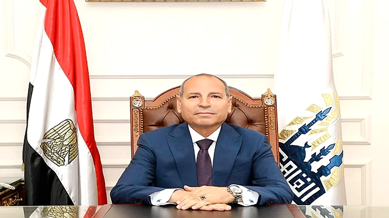 قرارات التطوير مدروسة صورة لمحافظ القاهرة خلال جولة