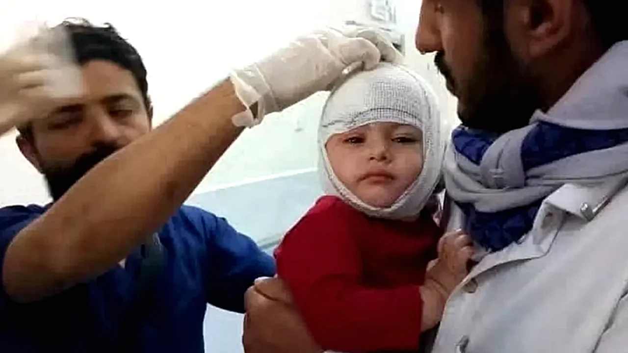 قصف حوثي استهدف صورة تظهر سقوط مدنيين وإصابة 14 في قصف
