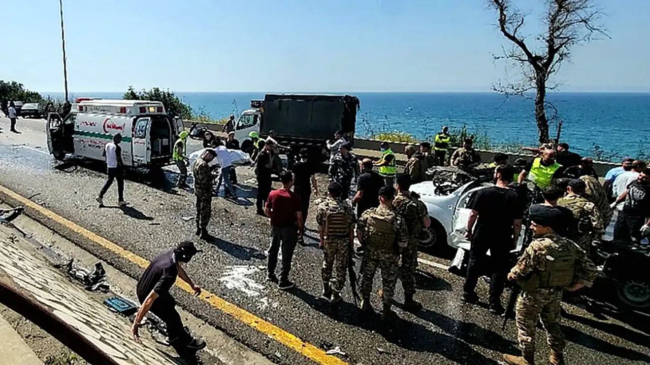لبنان إسرائيل تقتل حطام سيارات بعد غارات إسرائيلية على